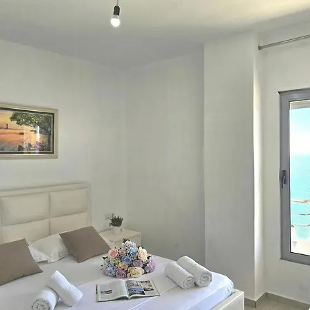 Panorama View In - 271 - Happy